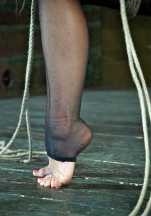 18 year old black girl Nia Nacci doffs school clothes to poses naked